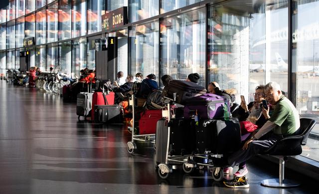 Αυστρία: Χαλάρωσαν τα περιοριστικά μέτρα, ζωντάνεψε το αεροδρόμιο της Βιέννης