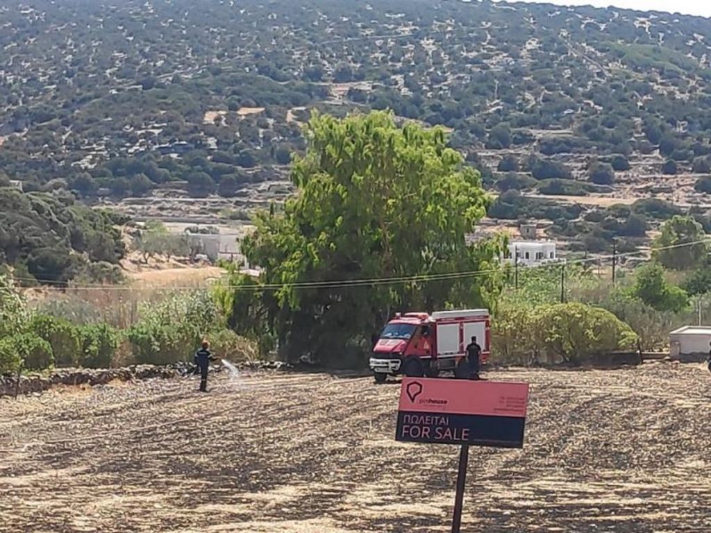 Φωτιά στο χωριό Γαλησσάς στη Σύρο