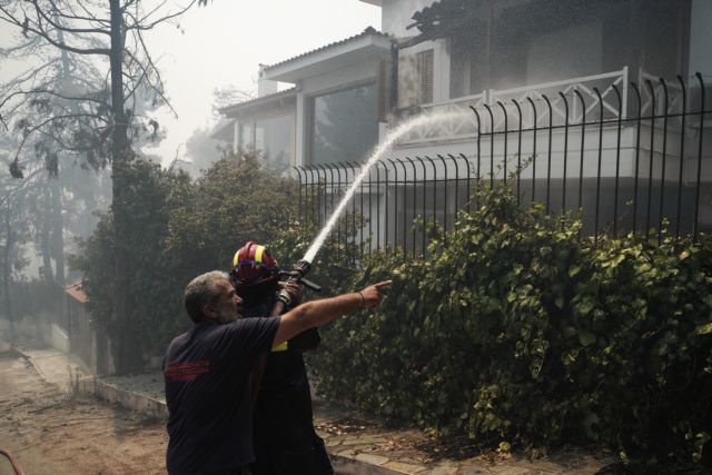 Δείτε live την ενημέρωση Χαρδαλιά για τις πυρκαγιές σε Σταμάτα, Ροδόπολη και Διόνυσο