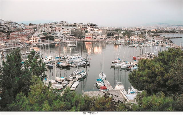 Μία νύχτα με πολύ κόσμο στο Μικρολίμανο…