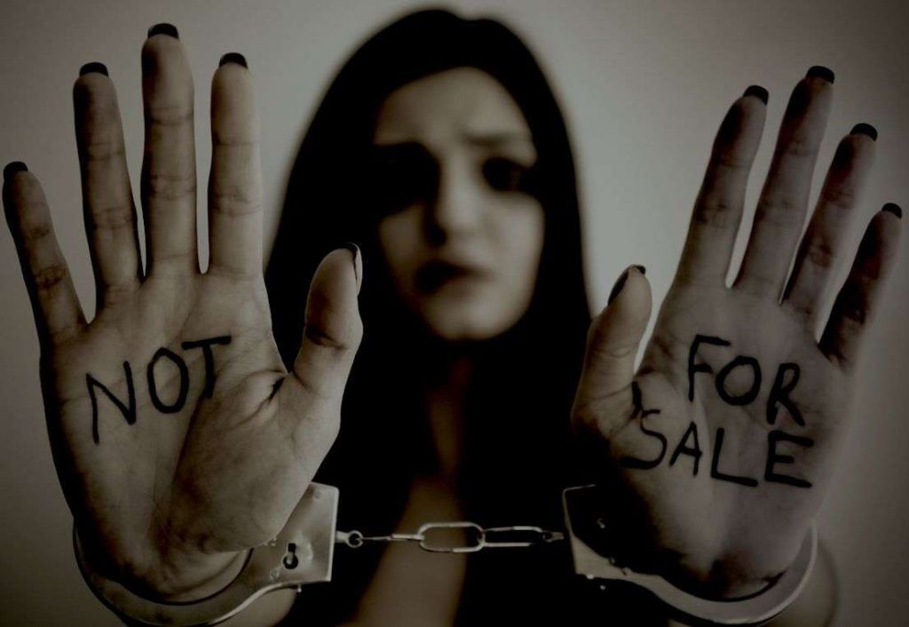 Εμπορία ανθρώπων: Το 73% των θυμάτων στην Ελλάδα είναι γυναίκες και ανήλικα