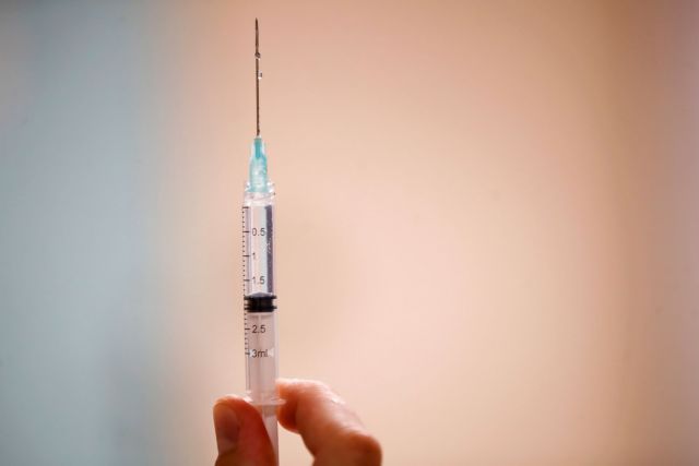 Υποχρεωτικός εμβολιασμός: Για ποιους σφίγγει ο κλοιός