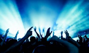 Αφελείς και επικίνδυνες αναρτήσεις από τα πάρτι της παραλιακής