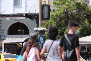 Κοροναϊός: «Μαύρες» προβλέψεις για πολλές χιλιάδες κρούσματα – Η μετάλλαξη Δέλτα φέρνει πιο κοντά το lockdown