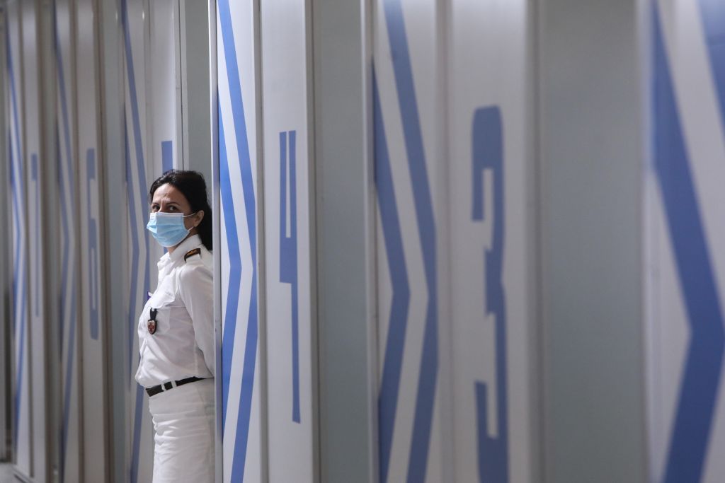 Σπεύσουν να εμβολιαστούν οι νέοι μετά την έξαρση της μετάλλαξης Δέλτα