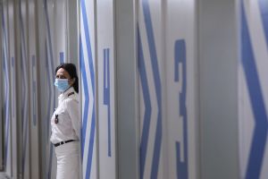 Σπεύσουν να εμβολιαστούν οι νέοι μετά την έξαρση της μετάλλαξης Δέλτα