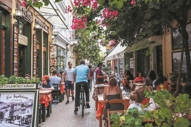 Πίεση στους αρνητές με τέσσερα μέτρα