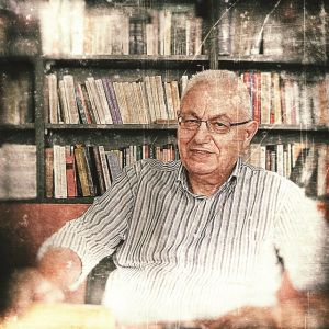 Σφαιρικός λόγιος, τολμηρός, αναθεωρητής