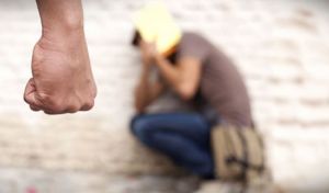 Σοκάρει πασίγνωστος καλλιτέχνης: «Υπέστην ξυλοδαρμό που με έστειλε στο νοσοκομείο»