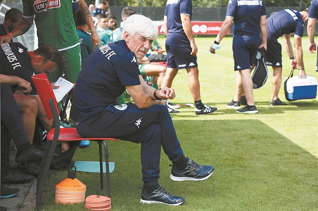 Επιθετικός μόνο αν φύγει κάποιος