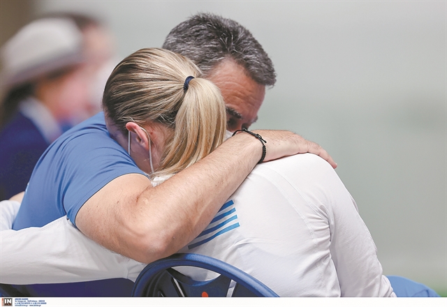 Βλέπει μπροστά