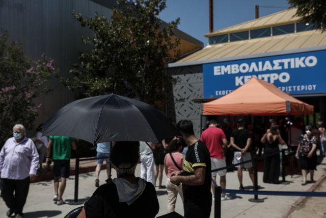 Κόρινθος: Αυτοκίνητο με έναν επιβαίνοντα εντοπίστηκε μέσα στη θάλασσα