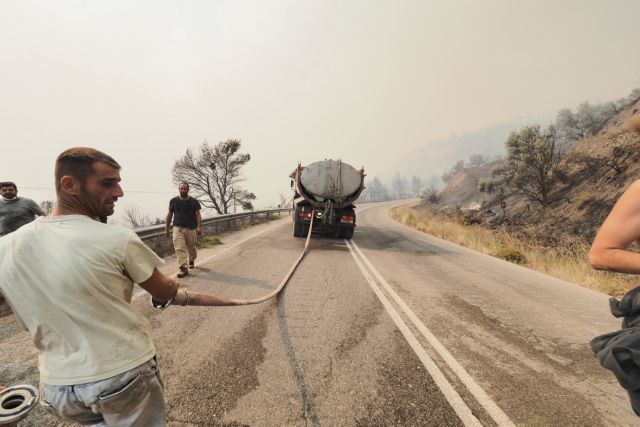 Φωτιά στην Εύβοια – Τρία τα ενεργά μέτωπα με κατεύθυνση προς το Αιγαίο – Μήνυμα από το 112 στους κατοίκους στις Κεχριές