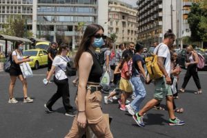 Τζανάκης – Πιθανή επιστροφή μάσκας στους εξωτερικούς χώρους – Ανεμβολίαστοι το 97% στις ΜΕΘ
