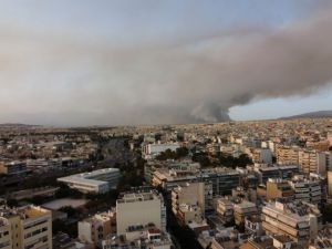 Φωτιά στη Βαρυμπόμπη: Αυτές οι τρεις μάσκες μας προστατεύουν περισσότερο από τον καπνό