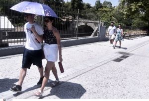 Καύσωνας – Σήμερα η πιο ζεστή ημέρα με ακραίες θερμοκρασίες – Οδηγίες για τους πολίτες και μέτρα για τους εργαζόμενους