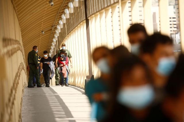 ΗΠΑ – Επιστρέφει η αντιμεταναστευτική πολιτική του Τραμπ για το Μεξικό