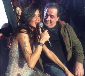 Πάολα και Βασίλης Καρράς προσφέρουν τμήμα της αμοιβής τους στην οικογένεια του άτυχου εθελοντή πυροσβέστη