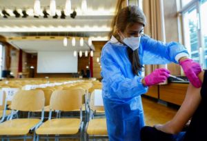 ΠΟΥ – Οι εκπαιδευτικοί πρέπει να εμβολιάζονται κατά προτεραιότητα κατά του κοροναϊού