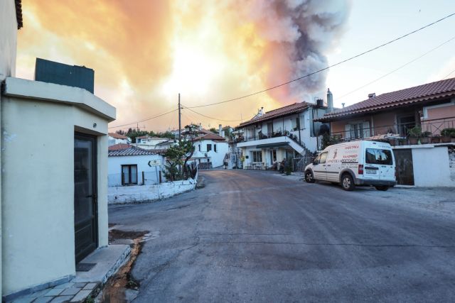 Τρόμος από τις συνεχείς αναζωπυρώσεις στην Εύβοια – «Θα καούμε ζωντανοί, στείλτε αμέσως εναέρια μέσα»