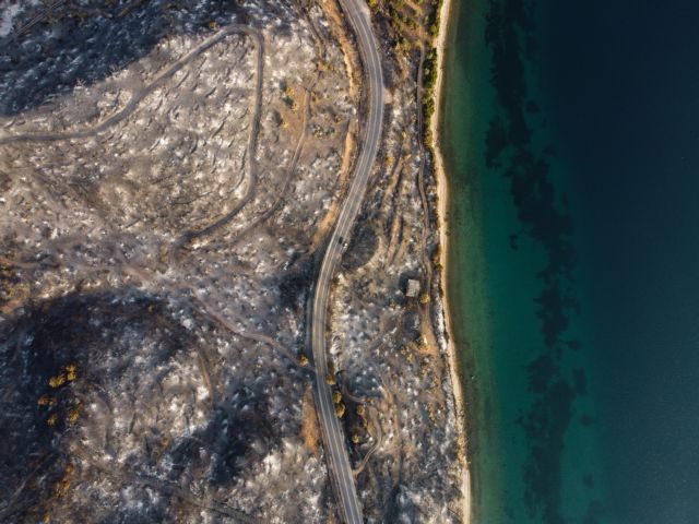 Φωτιά στην Εύβοια – 631 άνθρωποι απεγκλωβίστηκαν από παραλίες – Εκκενώνονται κι άλλα χωριά