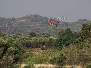 Ρόδος: Συνεχίζεται η μάχη των πυροσβεστών με τις αναζωπυρώσεις