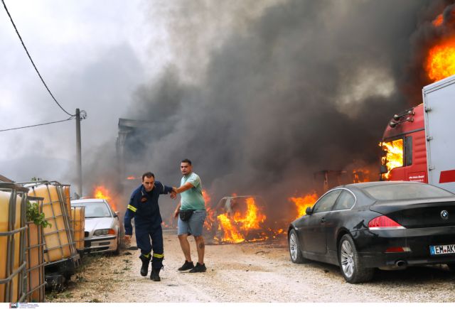 Φωτιές στην Πελοπόννησο – 20 πολίτες και 4 πυροσβέστες με αναπνευστικά προβλήματα και εγκαύματα