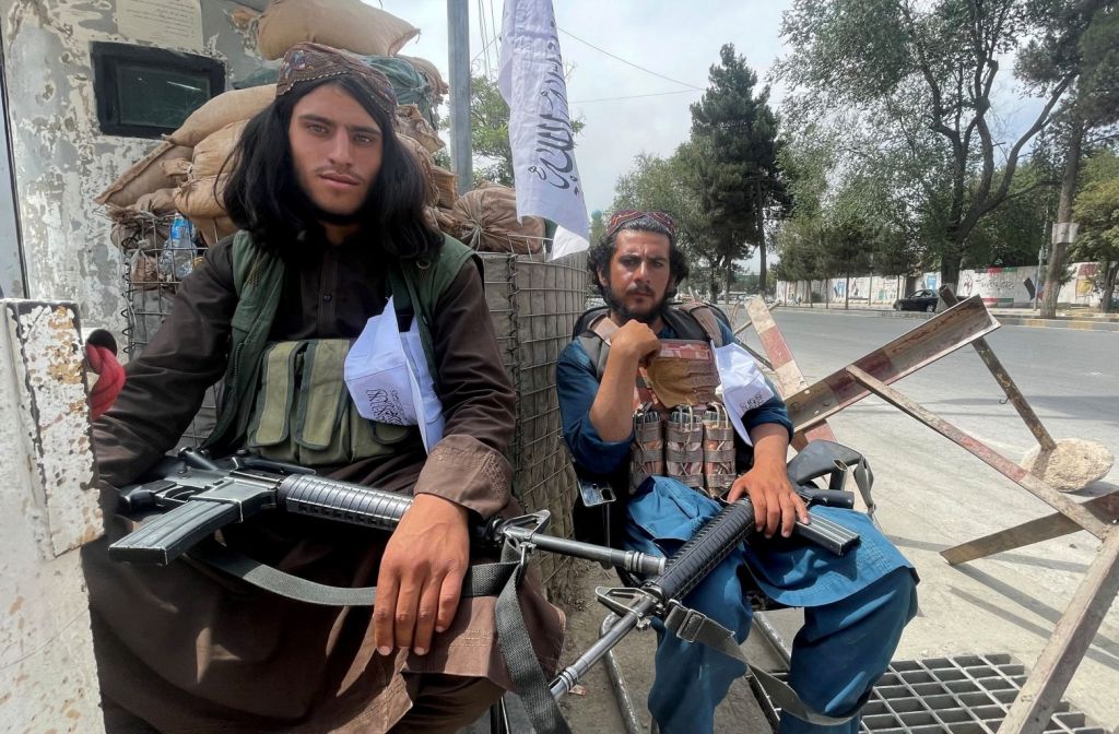 Ένοπλοι Ταλιμπάν καλούν τους Αφγανούς να επιστρέψουν στις δουλειές τους