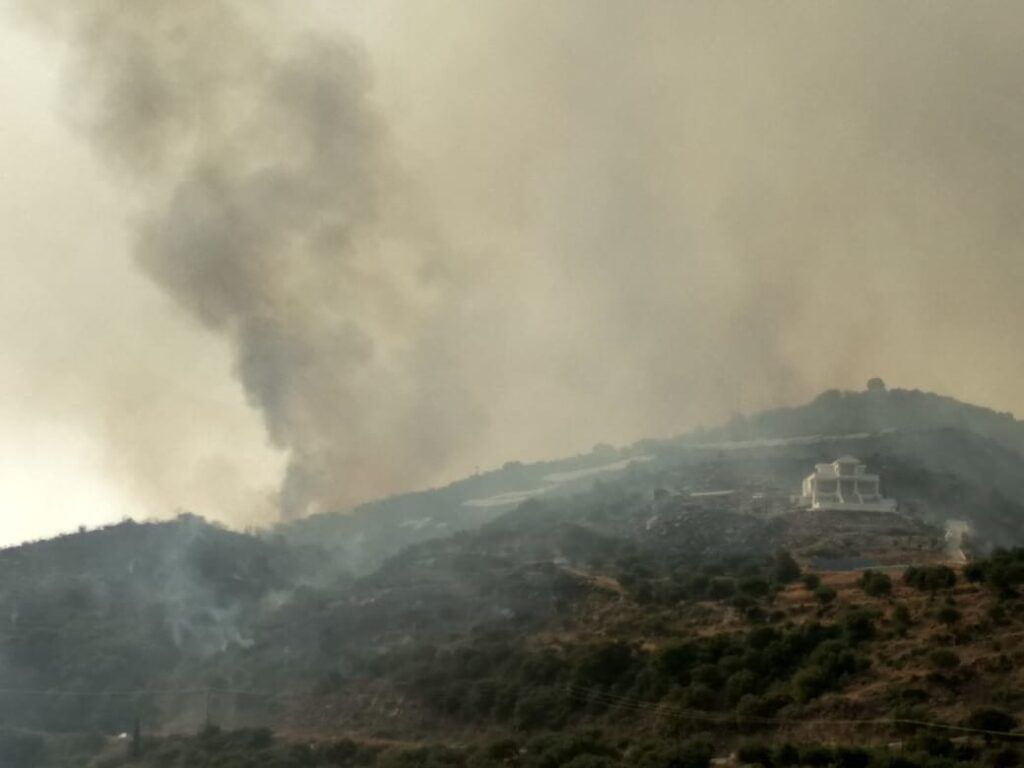 Φωτιές σε Μεσσηνία και Μάνη – Καλύτερη εικόνα από τα τρία μέτωπα