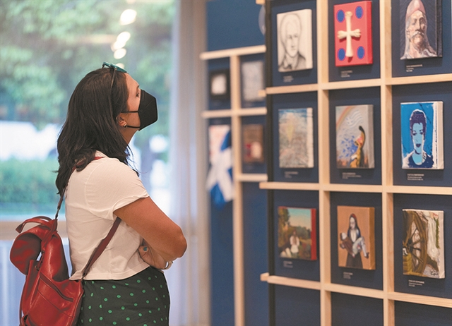 Η Ελληνική Επανάσταση από 200 έλληνες εικαστικούς σε διαστάσεις 18 επί 21 εκατοστά