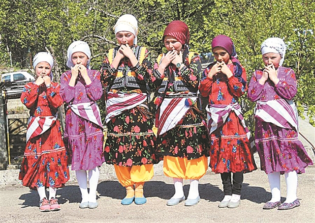 Μιλάνε… σφυρίζοντας – Η σφυριχτή γλώσσα της Εύβοιας