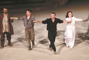 Γιώργος Νανούρης: «Ο φίλος πρέπει να σε ταρακουνάει»