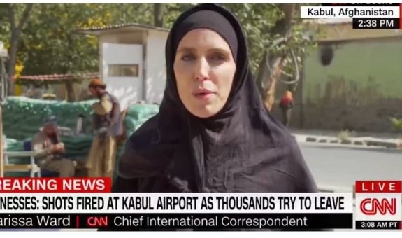 Ρεπόρτερ του CNN με μπούρκα στην Καμπούλ