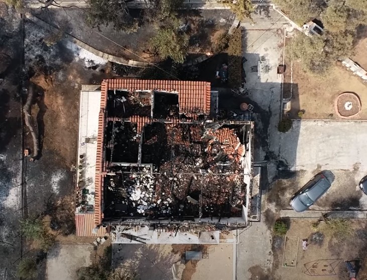 Πτήση με drone αποκαλύπτει το μέγεθος της καταστροφής