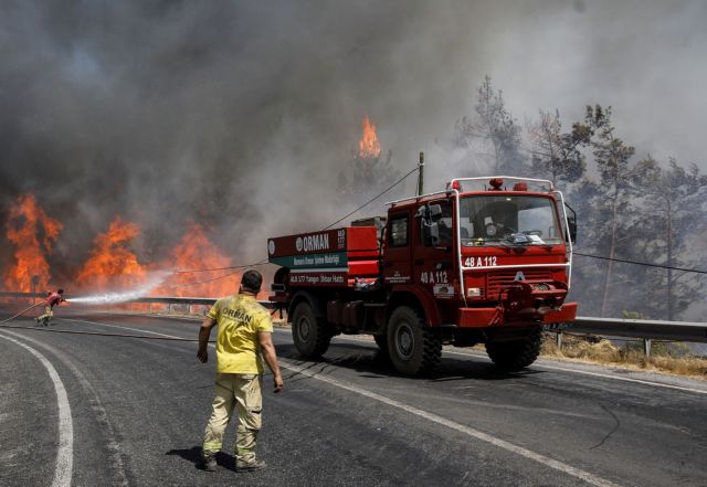 Πυροσβεστικά αεροσκάφη στην Τουρκία για τις πυρκαγιές στέλνει η ΕΕ