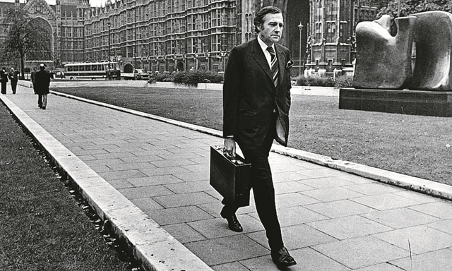 «Ο πατέρας μου σκηνοθέτησε τον θάνατό του αλλά δεν ήταν κατάσκοπος»