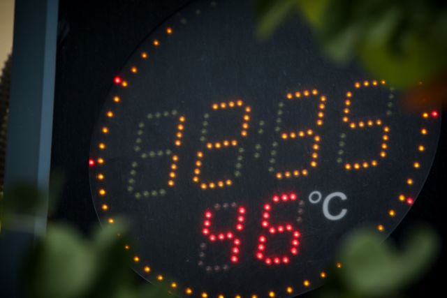 Καύσωνας – Εκτακτη σύσκεψη για το ηλεκτρικό – Εκκληση να περιοριστεί η κατανάλωση