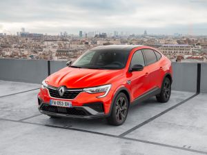 Οι τρεις …σωματοφύλακες της Renault και το εξηλεκτρισμένο πλάνο της