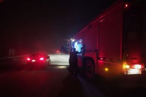 Οι φλόγες μπήκαν στην Ιπποκράτειο Πολιτεία και απειλούν σπίτια