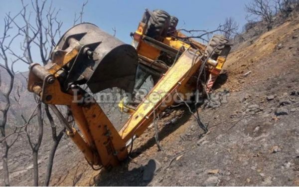 Φωτιά στη Φωκίδα – Γκρέιντερ έπεσε σε γκρεμό – Εγκλωβισμένος ο οδηγός