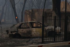 Φωτιά στην Αχαΐα – Συνεχίζεται η μάχη με τις φλόγες – 16 τραυματίες, «στάχτη» 20 σπίτια