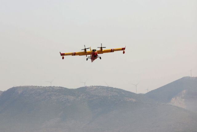 Καθηλώθηκε πυροσβεστικό αεροσκάφος στο Σούνιο λόγω… εισρόφησης πτηνού