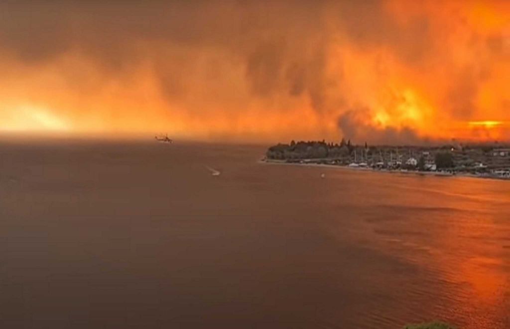 Φωτιά στην Εύβοια – Καίγονται οικισμοί γύρω από τη Λίμνη