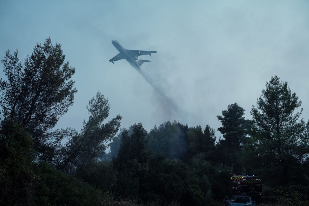 Έκκληση του δημάρχου Μαντουδίου για εναέρια μέσα στο Τρουπί