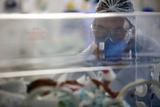 Κοροναϊός – Πόσο πιθανή είναι η μετάδοση του ιού από μητέρες σε βρέφη
