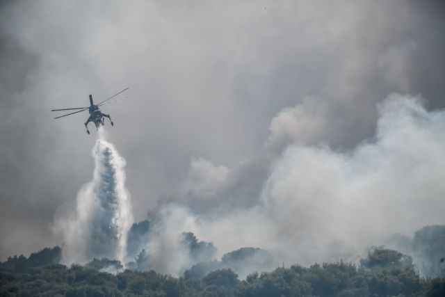 Φωτιά στα Βίλια – Νέο μήνυμα από το 112 για εκκενώσεις οικισμών