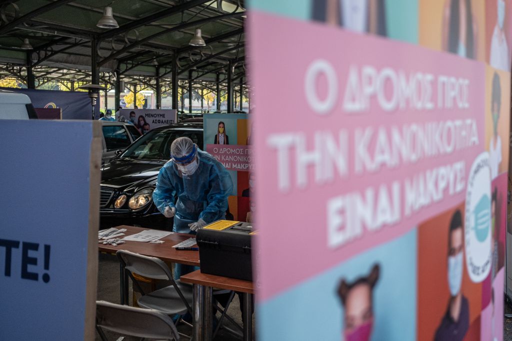 Κοροναϊός – 2.156 νέα κρούσματα και 8 θάνατοι – Στους 188 οι διασωληνωμένοι