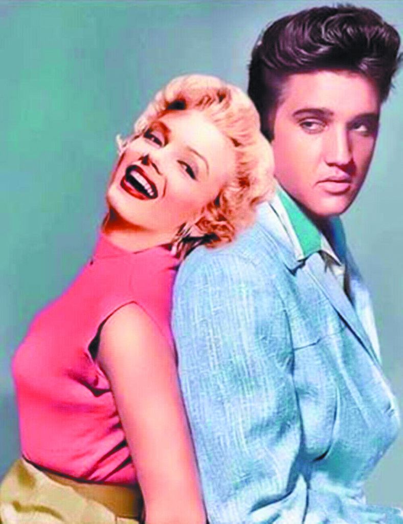 Δύο θεωρίες για δύο μύθους