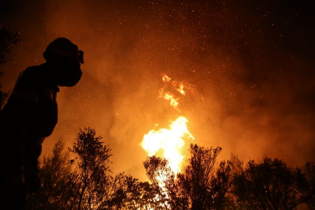 Φωτιά στην Εύβοια – Ολονύχτια μάχη για να περιοριστεί το πύρινο μέτωπο