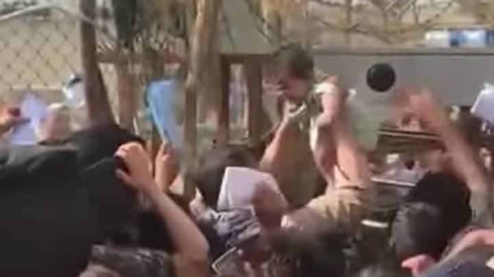 Αφγανιστάν –  Παρέδωσαν κοριτσάκι σε στρατιώτη για να το σώσουν